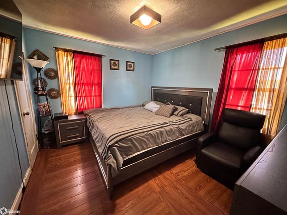 5th image of 1141 Walnut St