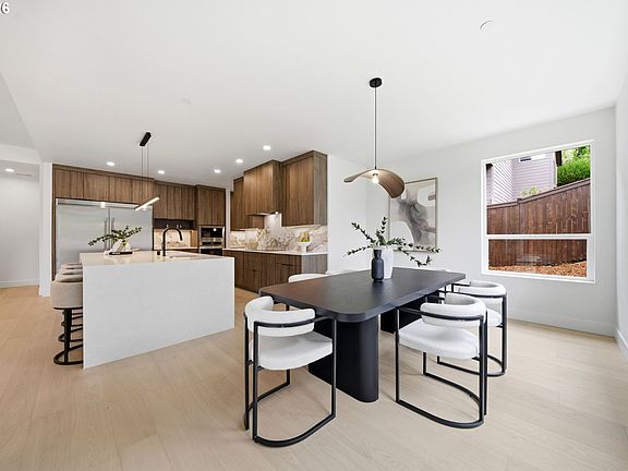 5th image of 2144 37th St