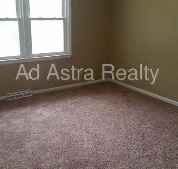 6136 Long Ave — Photo 12