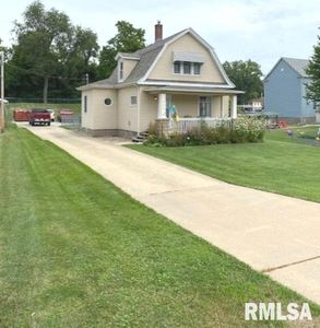 106 W 23rd Ave, Coal Valley, IL, 61240
