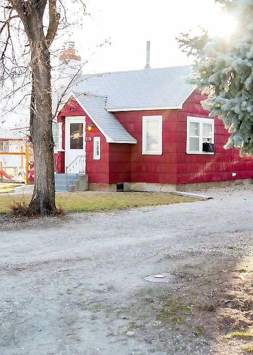1st image of 421 N Wardwell Ave