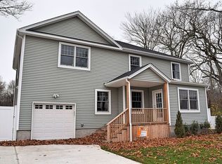 1926 Meadowbrook Rd, Merrick, NY 11566