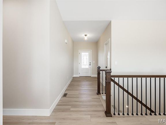 5th image of 3740 Golfview Cir