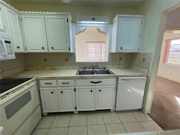 5th image of 1105 Halton Ct