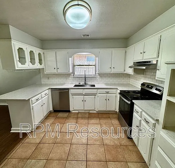 1420 NE 1st St — Photo 11