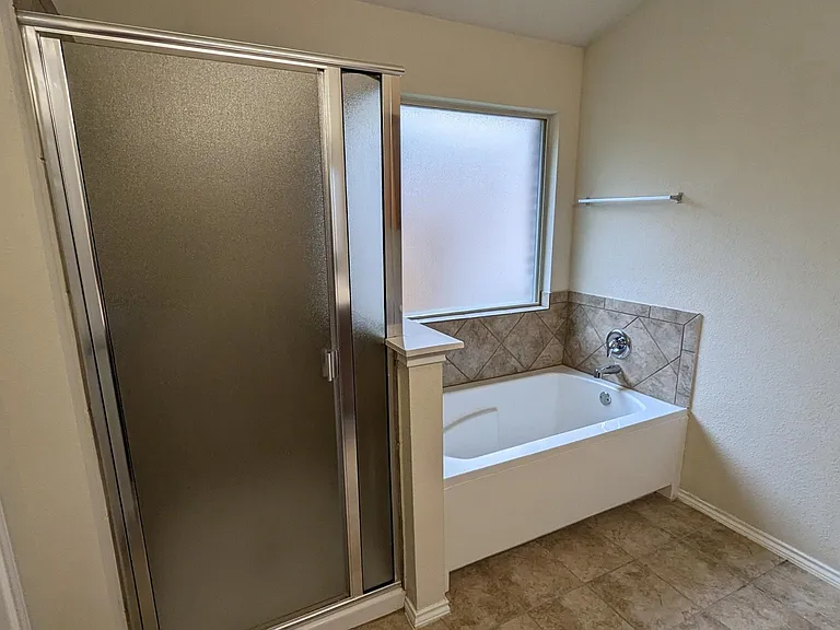 6627 Ambrose Cir — Photo 33