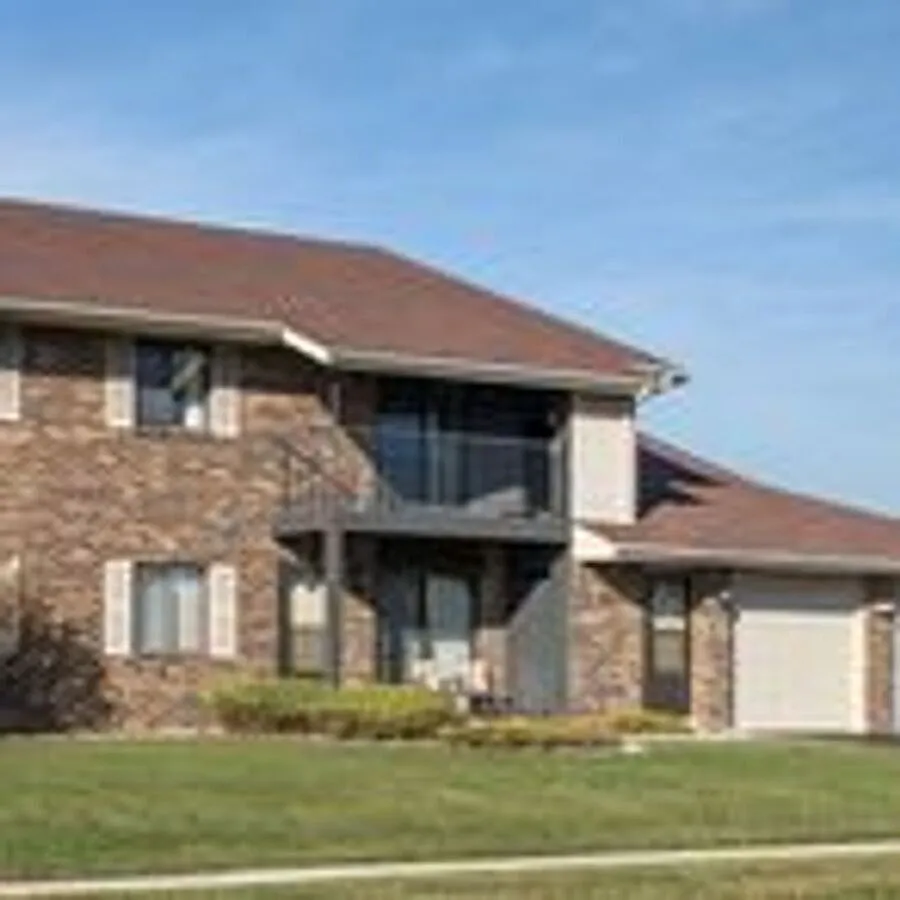 Spacious 2 Bed, 1 Bath Apartment at Cranberry Apartments Kenosha, WI — Photo 1