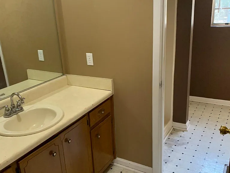 1156 Saxon Rd — Photo 18