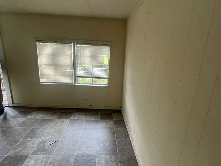 128 Hodges Ave — Photo 3