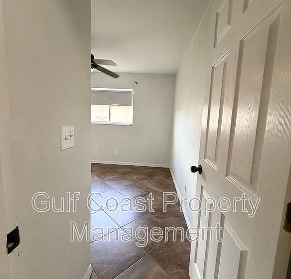 4017 NE 10th Ave — Photo 10