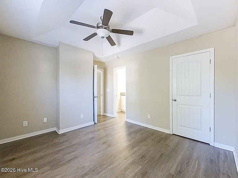 2710 York Ct — Photo 12