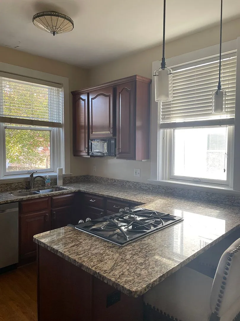 Hyde Park Single Family Home With Off-Street Parking And Patio — Photo 4