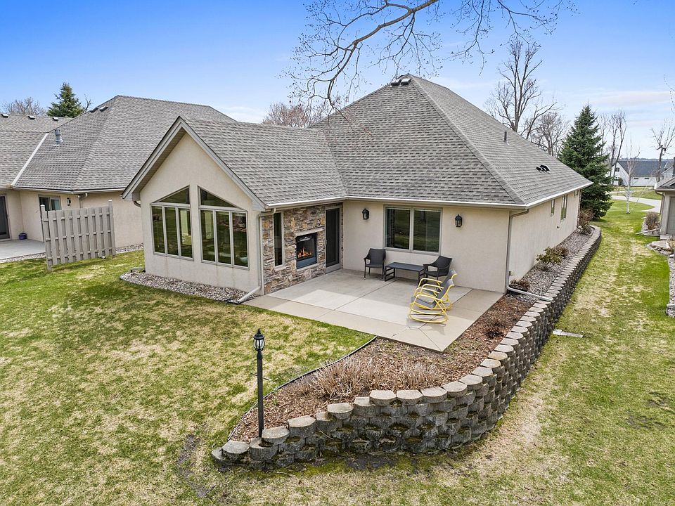 1st image of 3909 Geneva Golf Club Dr NE