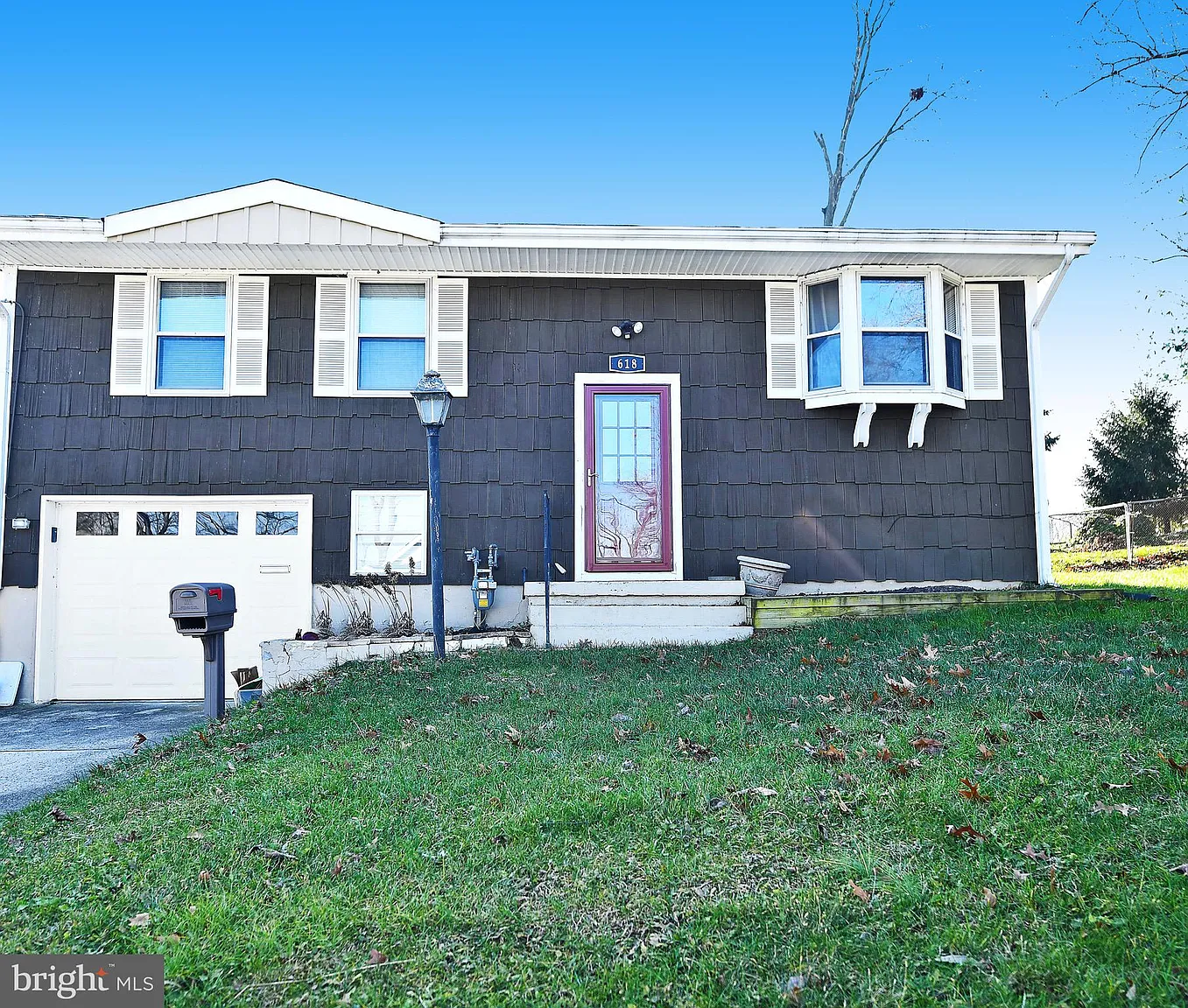 618 Silverbell Dr photo 1
