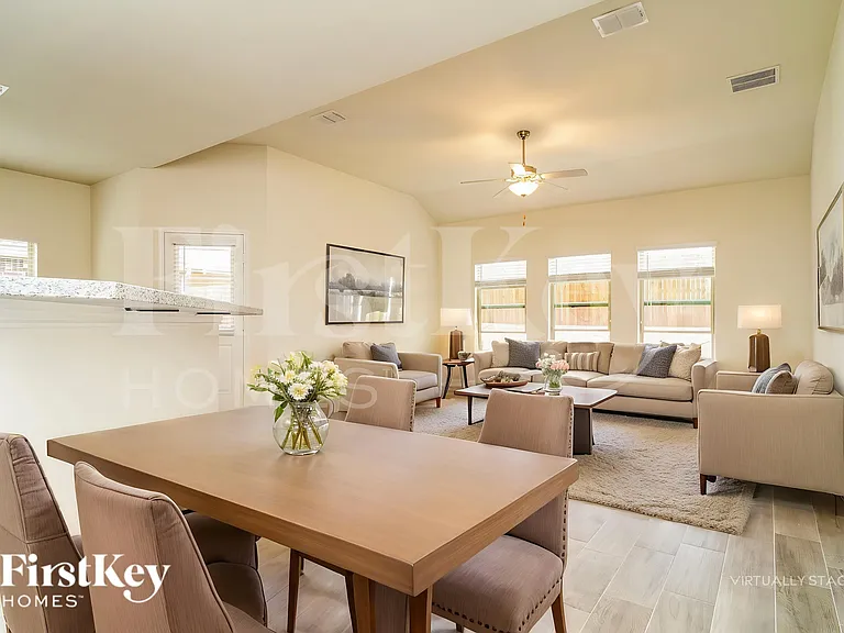1045 N Churchill Dr — Photo 3