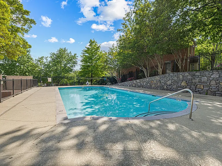 604 Clayborne Ct — Photo 39
