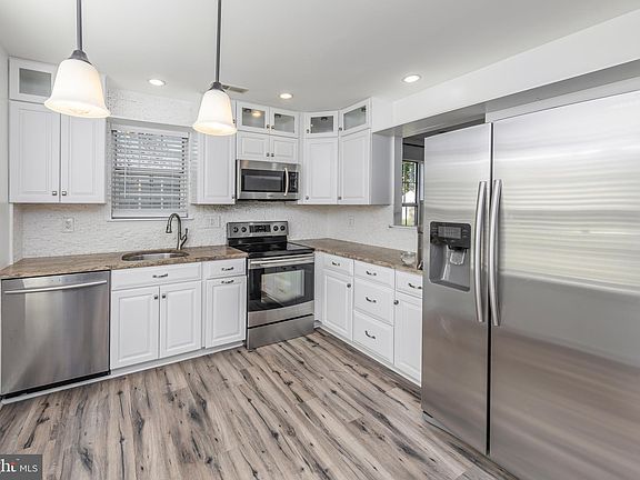 2nd image of 8 Niland Ln
