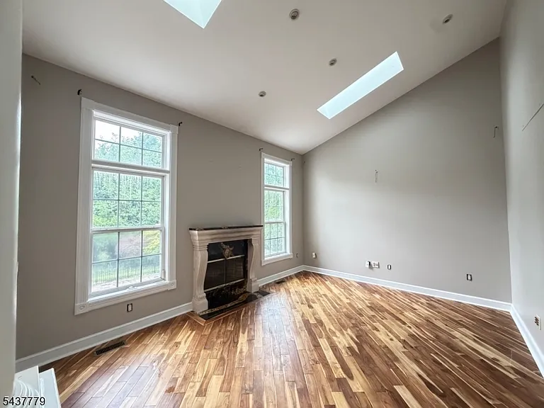 373 Stonehenge Dr — Photo 7