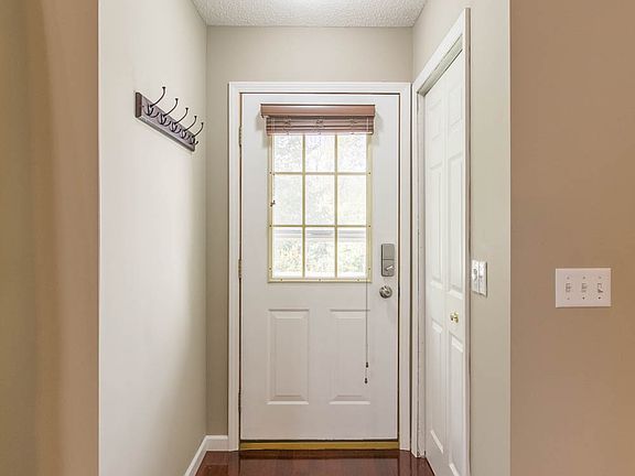 5th image of 1682 Riverwood Dr