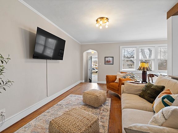 5th image of 905 & 907 Clark St