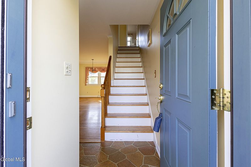 4th image of 18 Richland Drive