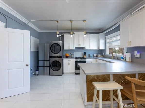 800 Pacific Ave APT 305, Long Beach, CA 90813