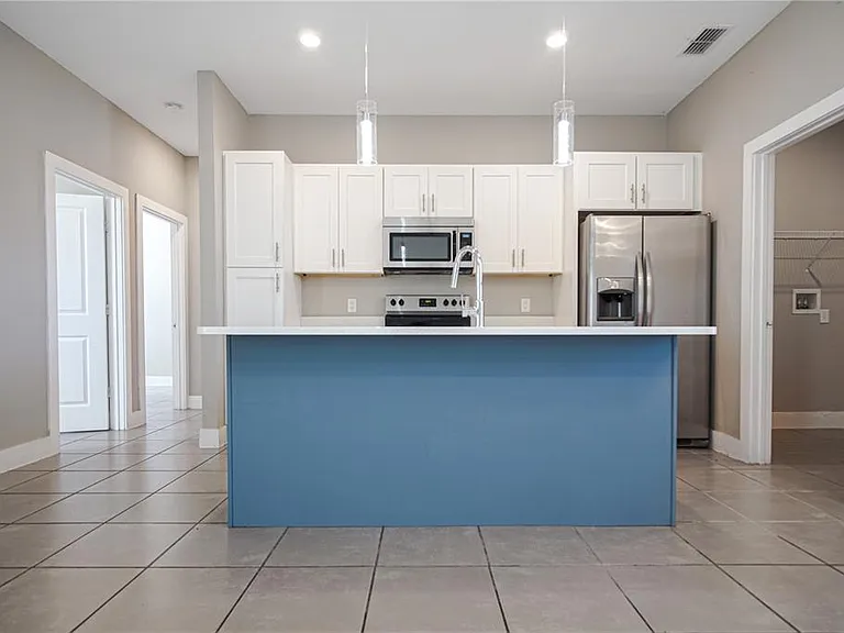 210 Goldenrod Ln — Photo 2