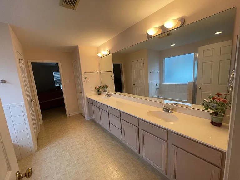 Upstair Master Bathroom