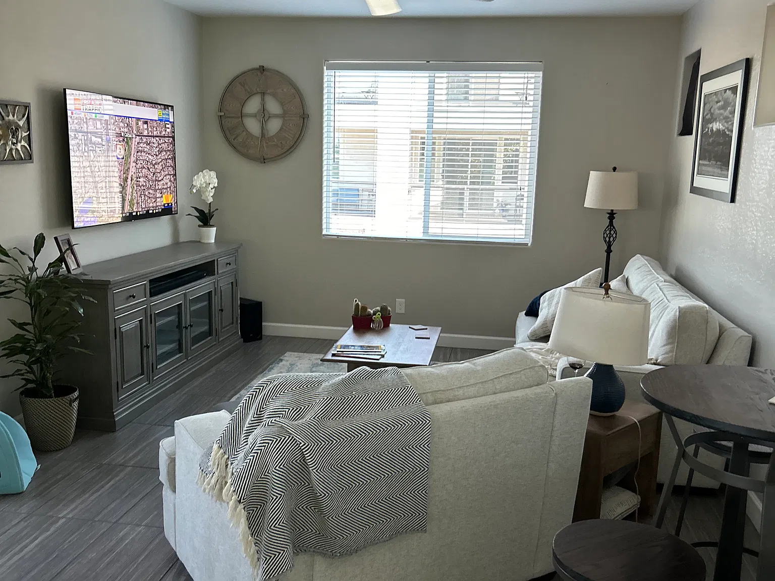 3 bed, 3.5 bath, 1942 sqft, $2,650 — Photo 2