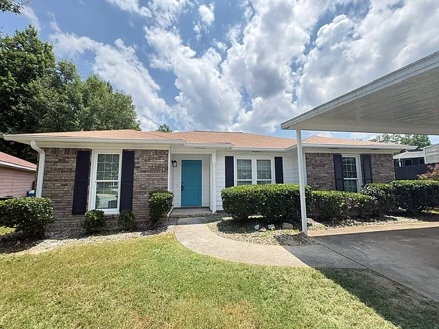 2524 Water Oak Dr — Photo 1