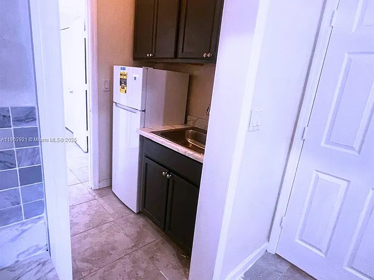116 NE 25th Ter — Photo 6