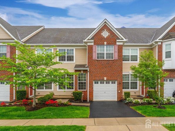 2420 Canterbury Ln, North Brunswick, NJ 08902
