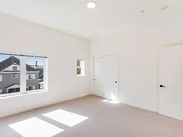 4690 Tompkins Ave — Photo 26
