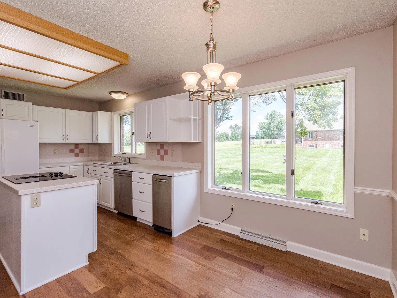 3 bed, 2.0 bath, 2000 sqft, $3,000 — Photo 4
