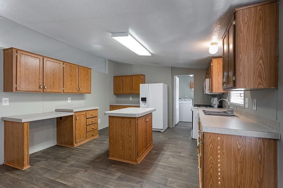 3 bed, 2.0 bath, 1344 sqft, $1,427 — Photo 4
