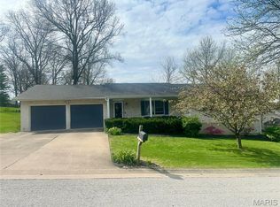 4118 Windmere Dr, Hannibal, MO 63401