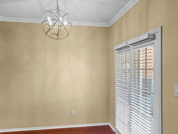 5th image of 2106 Amesbury Dr