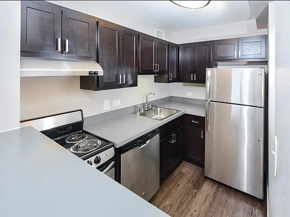 4th image of 360 W Illinois St #709