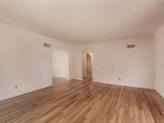 4th image of 918 Princeton Ave