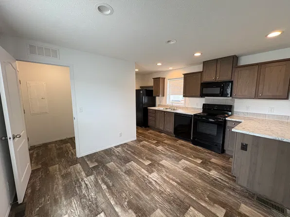 17311 E Us Highway 40 Unit J-27, Independence, MO 64055