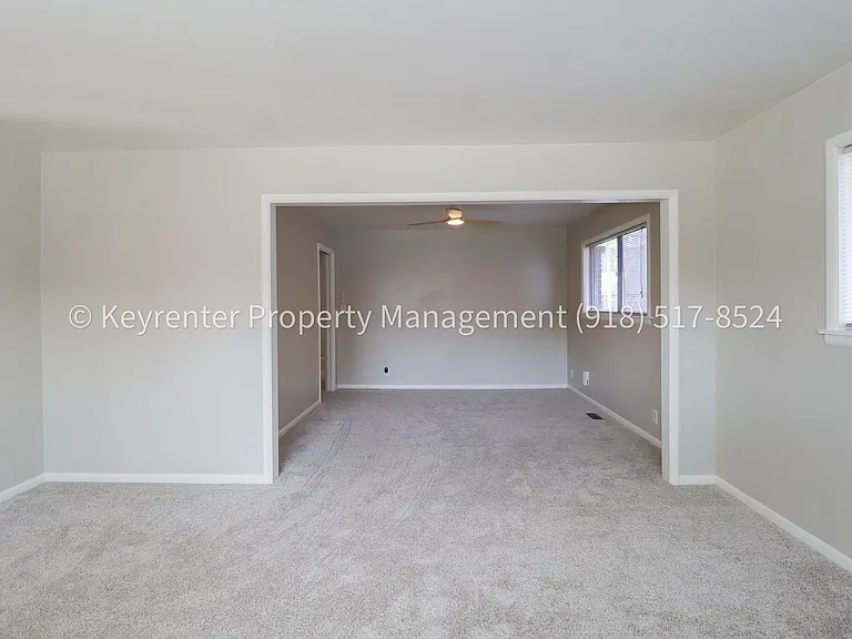 953 E 37th St S — Photo 11