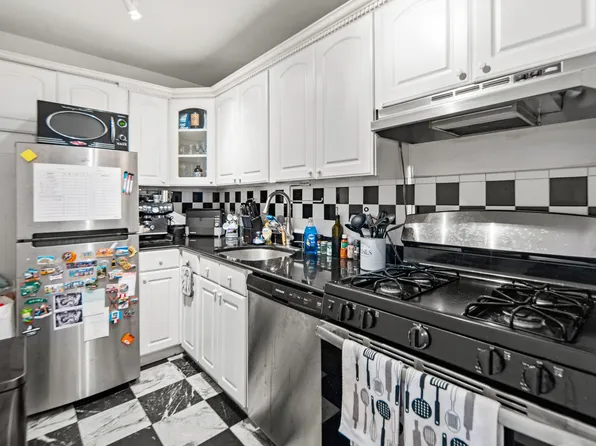 345 East 93rd Street image 8 of 13