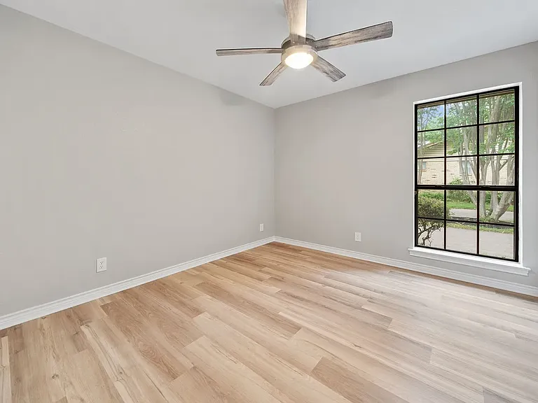 306 Westpark Dr N — Photo 7