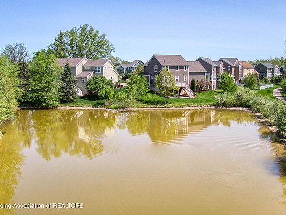 3rd image of 2733 Elderberry Dr