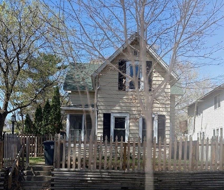 1st image of 3611 Queen Ave N