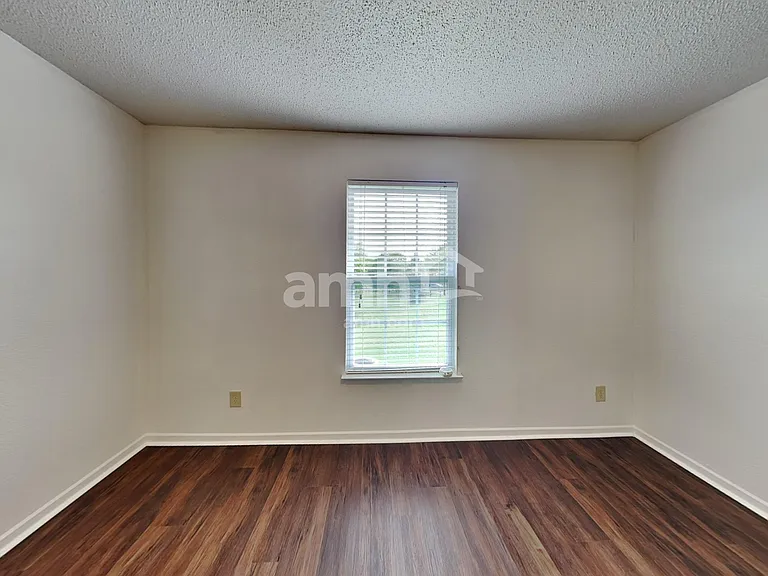 7540 Wymm Ln — Photo 16