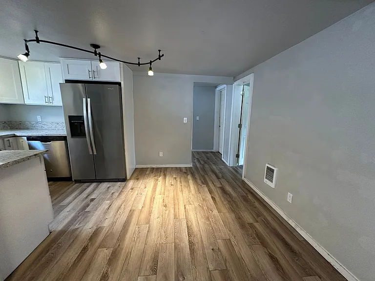 1010 E 8th St — Photo 2