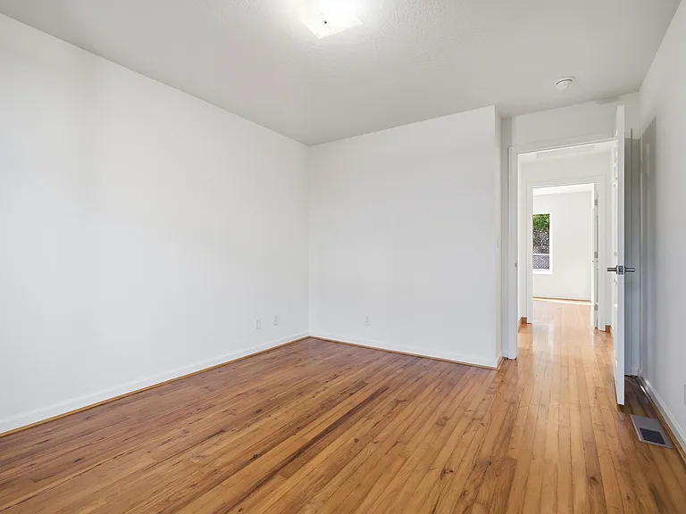 218 Mora St — Photo 8