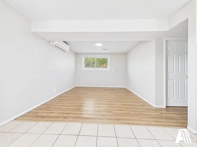 967 W Duplex — Photo 12