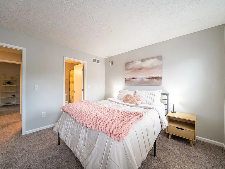 3085-3194 Griggsview Court — Photo 8